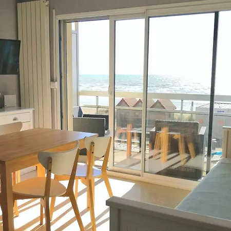 Apartment With Balcony On The Seafront *