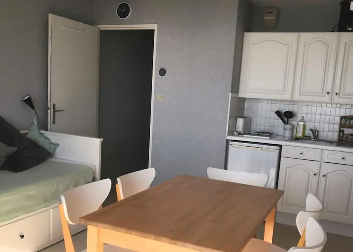 With Balcony On The Seafront Appartamento